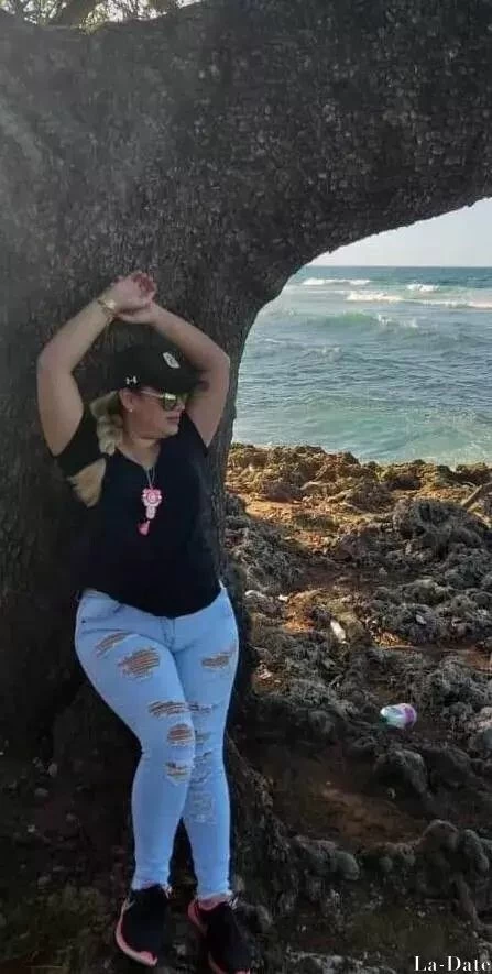 Yaline, 36
