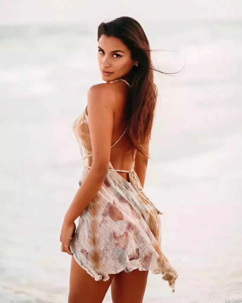 Elena, 30