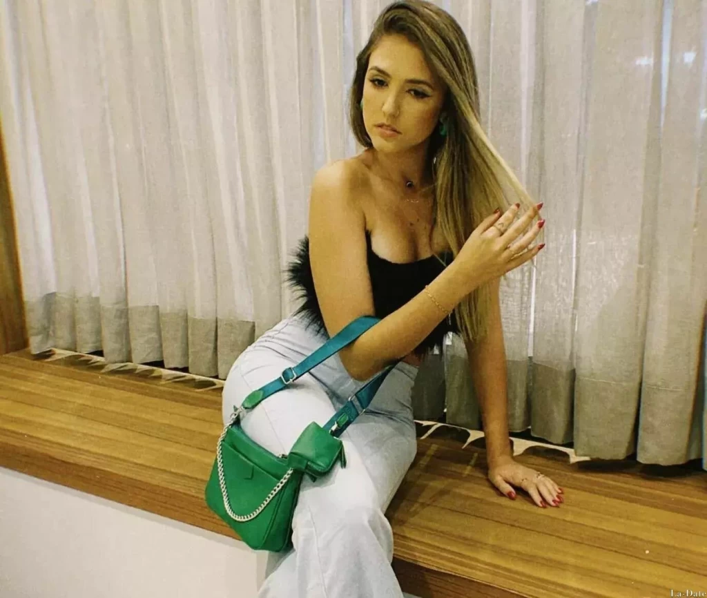 Liane, 27