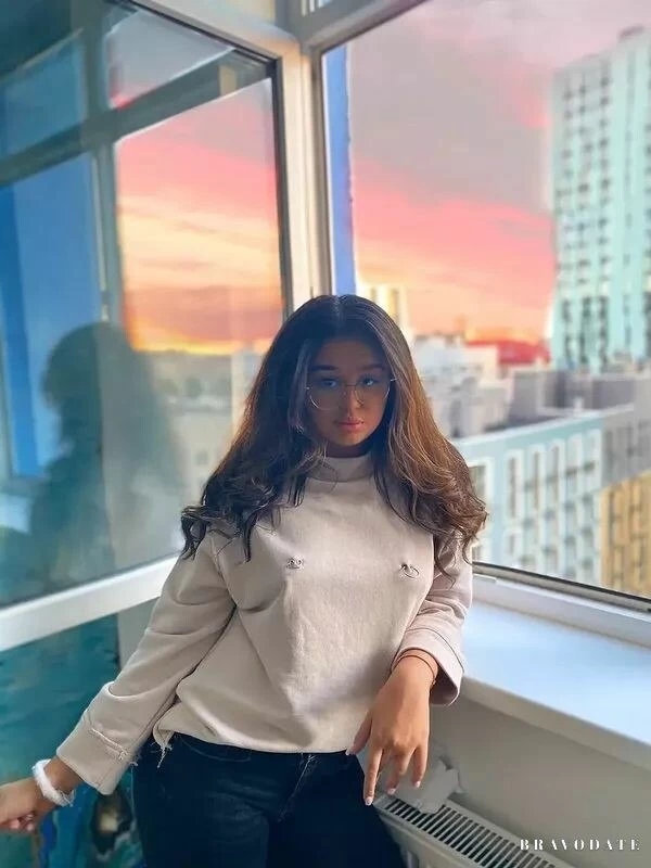 Anna, 19