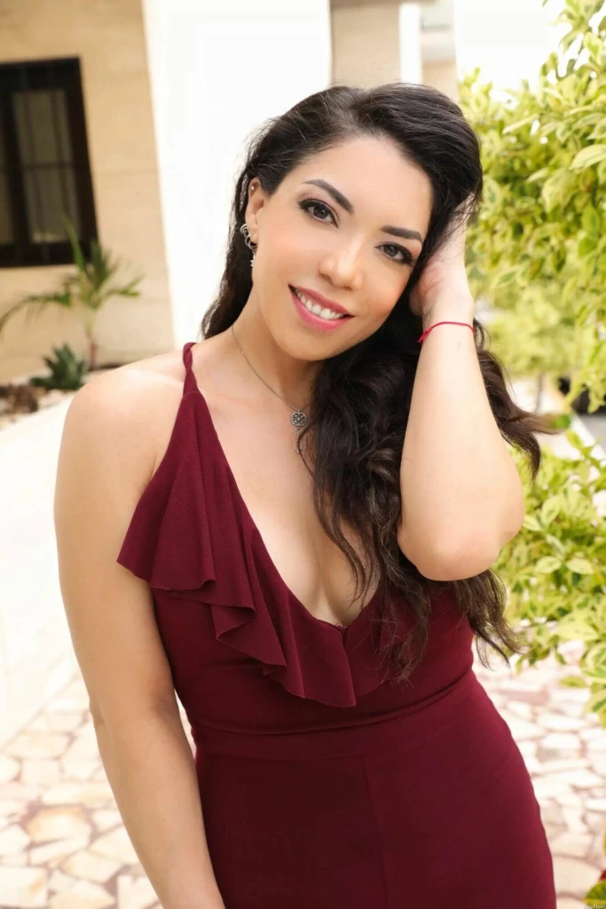 Leonela, 48