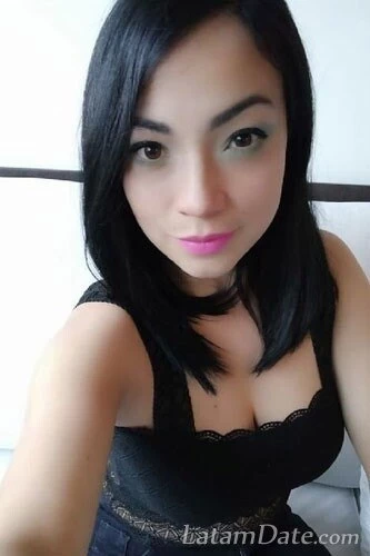 Laura, 29