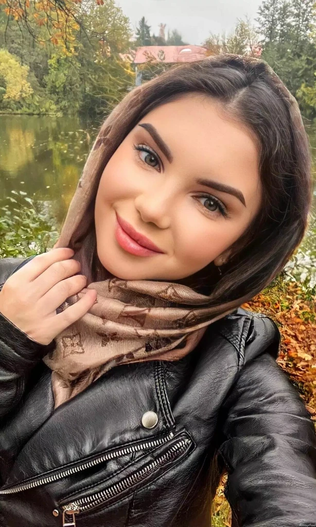 Eva, 23
