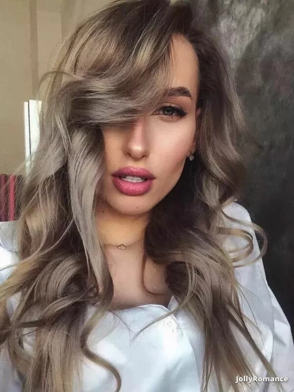 Dana, 23